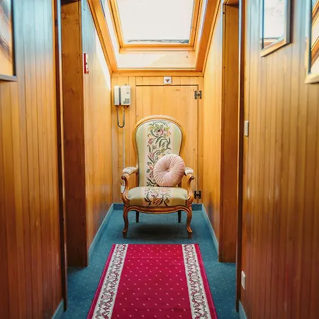 Hotel Alpina 3*